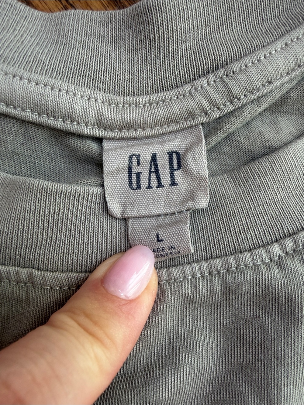 GAP Women's cropped Short Sleeve Crew Tee in Light Gray - Picture 2 of 4